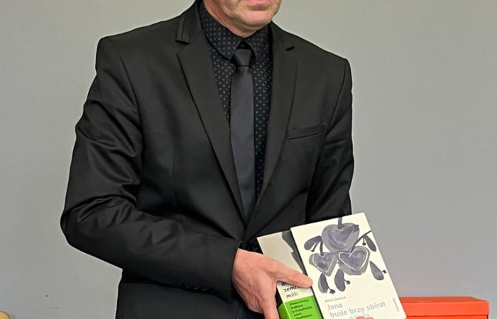 4438fdd6-5ca3-48a5-9342-2e8bdad54ddf