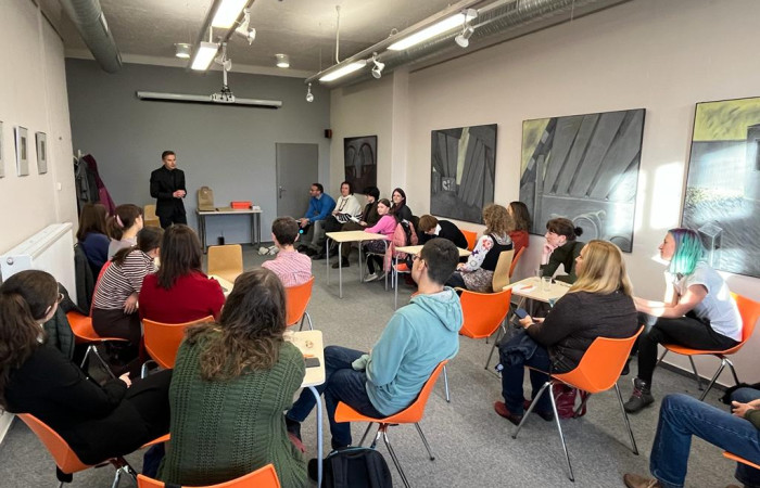 b619b827-d9d4-4265-bf23-1878d2e08678